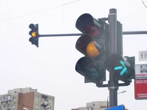 semaforul-de-la-complexul-bartolomeu-a-devenit-functional