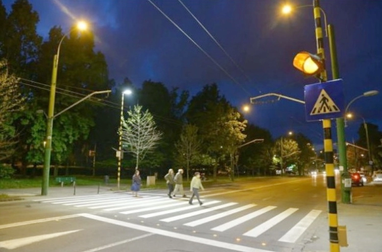 semnalizare-cu-licurici-la-trei-treceri-de-pietoni-din-brasov
