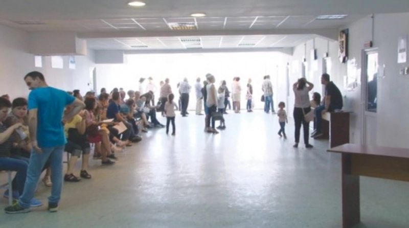 serviciul-pasapoarte-din-brasov-revine-dupa-ce-se-termina-vara-la-programul-normal