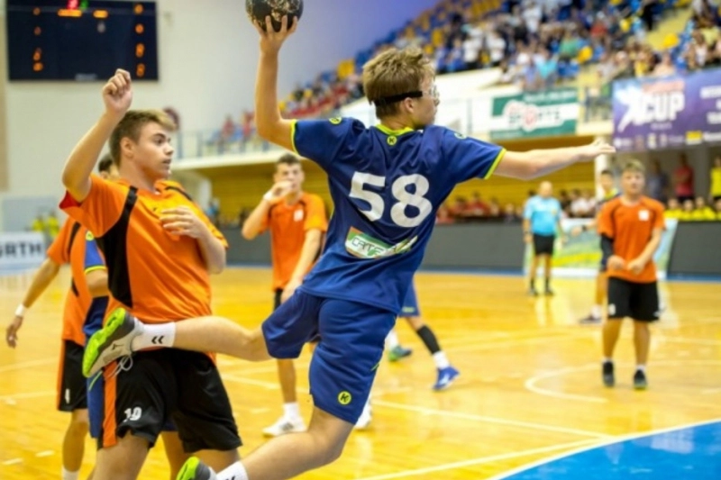 spectacol-handbalistic-la-brasov-la-a-saptea-editie-a-funsports-cup