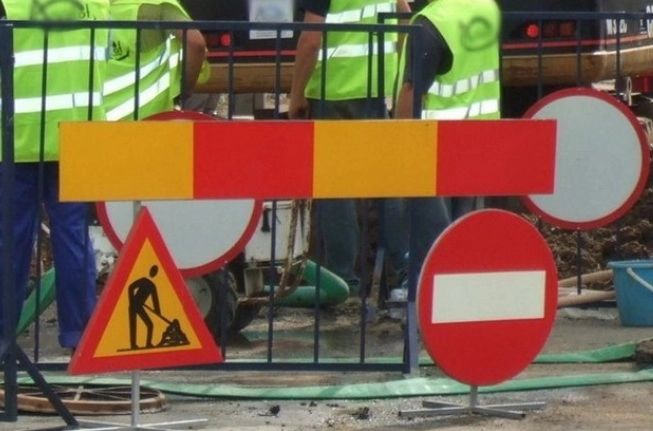 strazi-in-santier-in-tractorul-