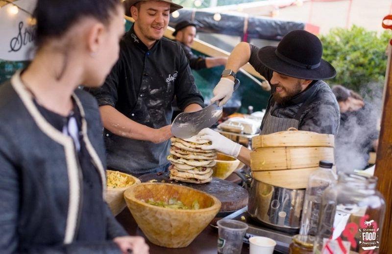 street-food-festival-la-brasov-a-treia-editie-intre-27-si-30-iunie-pe-aleea-de-sub-tampa