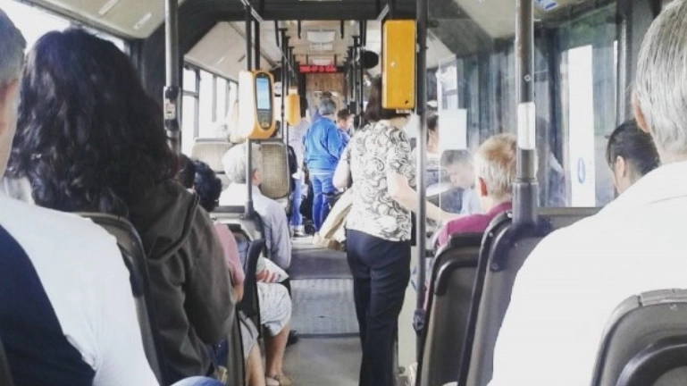 tinete-de-bara-avertizari-in-autobuz-pentru-calatorii-ratbv