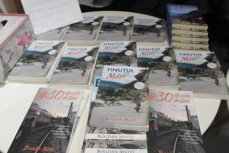 tinutul-dintre-mari-vazut-de-pe-bicicleta-si-transpus-intro-carte