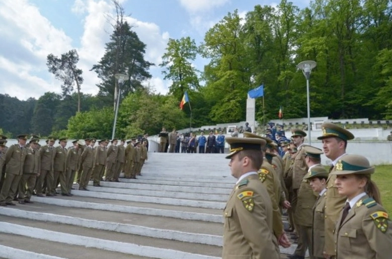 tripla-sarbatoare-pe-9-mai-festivitati-la-cimitirul-sprenghi