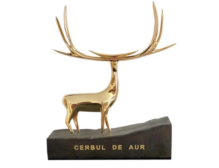 trofeul-cerbul-de-aur-are-25-de-centimetri-si-este-poleit-cu-aur-de-24-de-karate