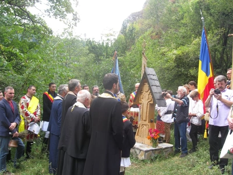 troita-noua-pentru-junii-din-schei-sfintita-in-ziua-inaltarii-sfintei-cruci