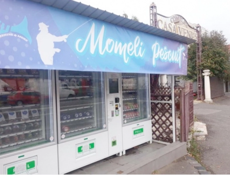 un-automat-ofera-nonstop-momeli-proaspete-pentru-pescari-la-brasov
