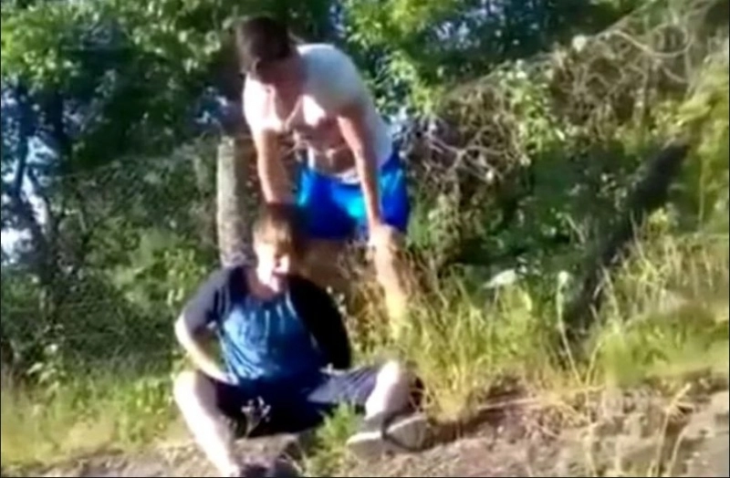 un-baiat-de-16-ani-la-snopit-pe-unul-de-13-ani-