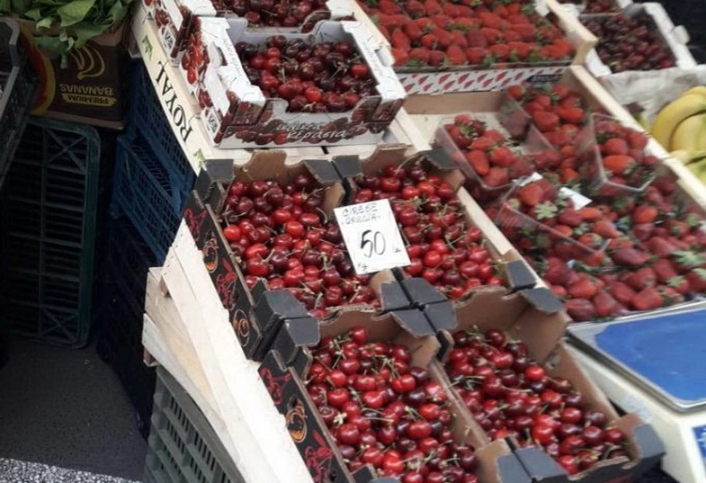 vedetele-din-pietele-brasovului-ciresele-de-mai-cu-preturi-intre-20-50-de-lei-kilogramul
