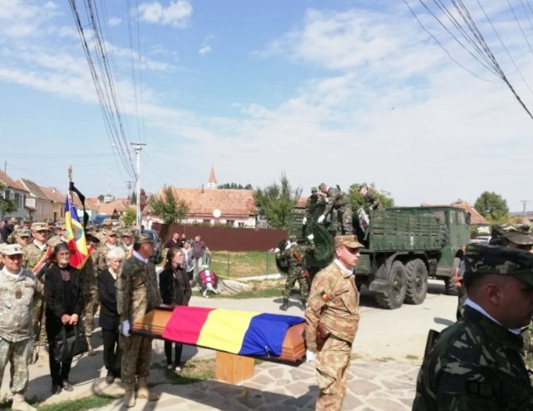 veteranul-de-razboi-ioan-cristea-din-cincu-inmormantat-cu-onoruri-militare