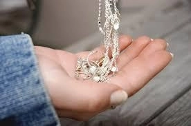 -metoda-vrajitoria-va-poate-lasa-fara-bijuterii