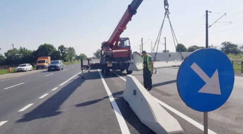 a-inceput-remontarea-separatoarele-de-sens-din-beton-de-pe-dn-11