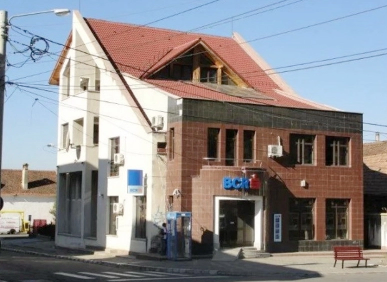 bcr-isi-vinde-sediile-din-rasnov-si-zarnesti