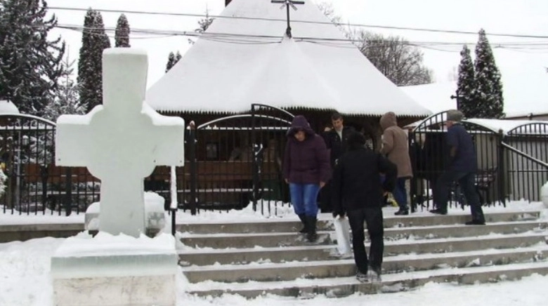 boboteaza-fara-cruce-de-gheata-la-biserica-academiei-henri-coanda