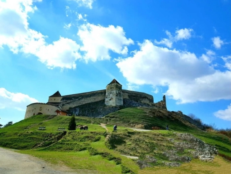 cu-masca-la-cetatea-rasnov