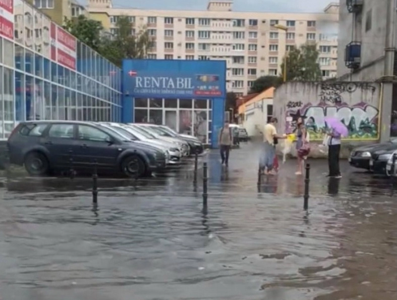curatenie-subterana-pentru-a-prevenii-inundatiile-pe-str-avram-iancu-morii-garii-13-decembrie