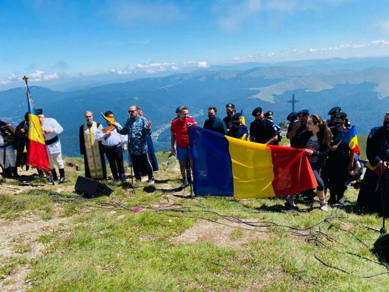 desteaptate-romane-cantat-la-cea-mai-inalta-cruce-din-lume