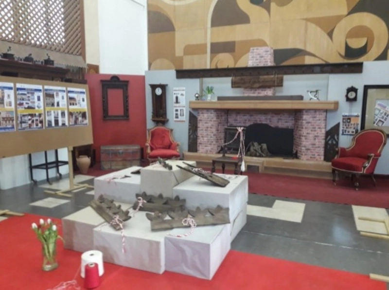 expozitie-inedita-in-holul-facultatii-de-ingineria-lemnului