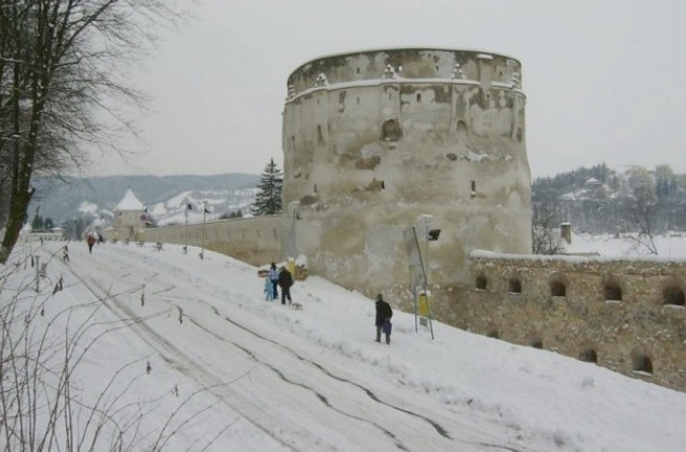 gata-cu-istoria-cu-doi-stapani-si-niciun-proprietar