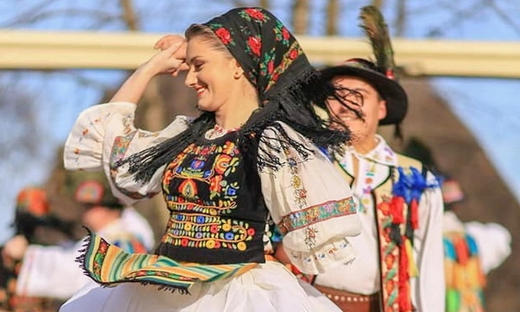 ia-de-fagaras-se-pregateste-cea-mai-mare-expozitie-online-din-romania