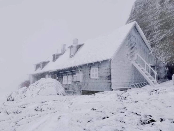 iarna-sia-intrat-in-drepturi-pe-munte-meteorologii-anunta-noi-ninsori