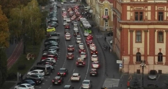 judetul-brasov-a-ajuns-la-266-012-de-masini-in-trafic