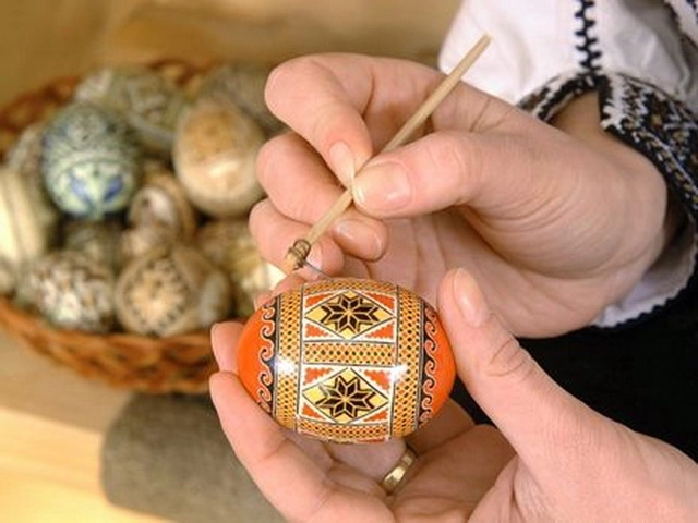 lumina-din-lumina-pastele-la-sat-obiceiuri-din-satele-din-judetul-brasov