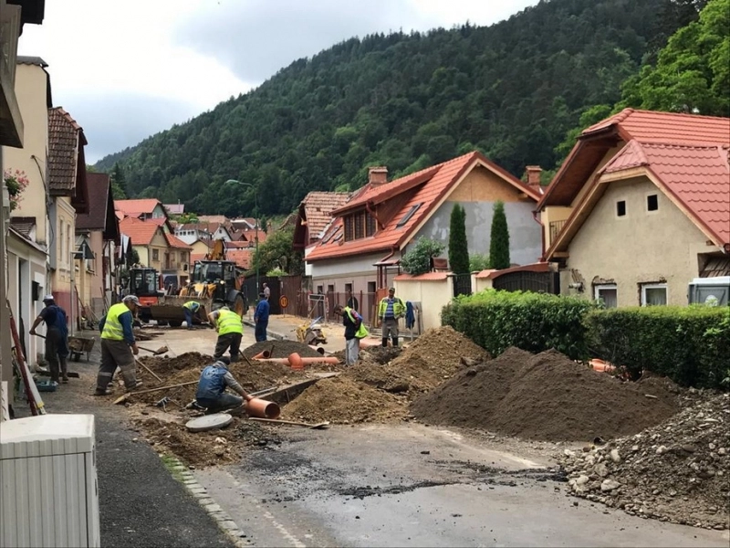 montarea-primei-statii-de-pompare-la-lucrarile-la-canalizarea-din-schei-