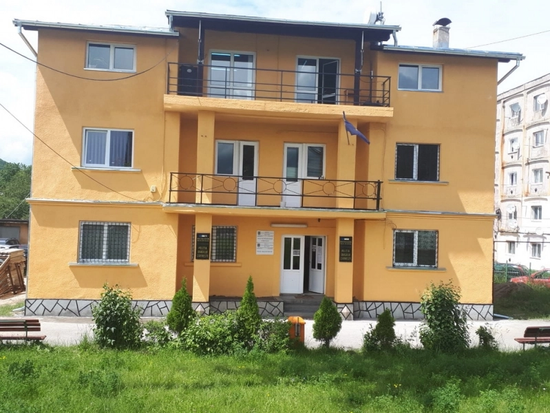 politia-sia-renovat-sediile-din-zarnesti-si-halchiu