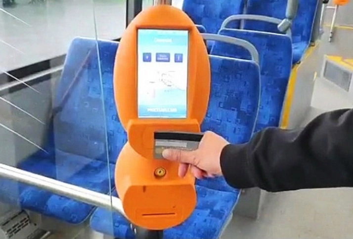 ratbv-va-introduce-plata-biletului-direct-din-autobuz-cu-ajutorul-cardului