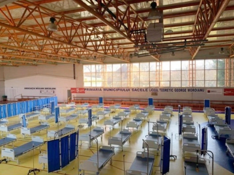 sala-de-sport-a-liceului-g-moroianu-din-sacele-a-fost-transformata-in-spital-de-campanie