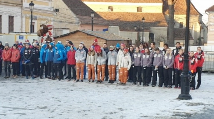sarituri-cu-schiuri-dupa-fete-vin-baietii
