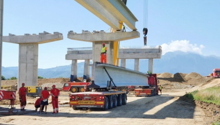 transport-agabaritic-vor-fi-aduse-92-de-grinzi-de-mari-dimensiuni-pentru-autostrada-rasnov-cristian