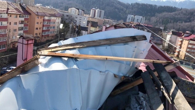 vantul-puternic-a-creat-probleme-la-brasov
