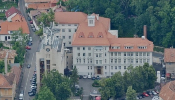 zona-de-relaxare-activa-si-alei-antiderapante-in-curtea-maternitatii-brasov