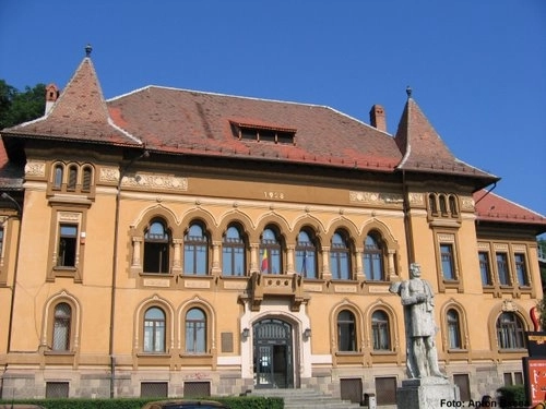 bibliotecile-din-brasov-continua-sa-imprumute-carti