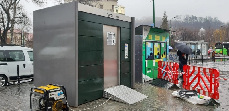 brasovul-testeaza-prima-toaleta-automata-cu-sistem-de-autocuratare