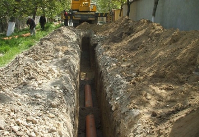 compania-apa-va-efectua-timp-de-doua-zile-lucrari-de-remediere-la-retelele-de-canalizare-de-pe-strada-fagurului