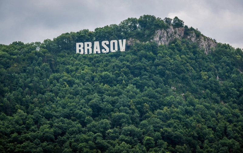 de-ziua-nationala-a-greciei-cladirea-primariei-brasov-si-literele-de-pe-tampa-vor-fi-iluminate-alb-albastru