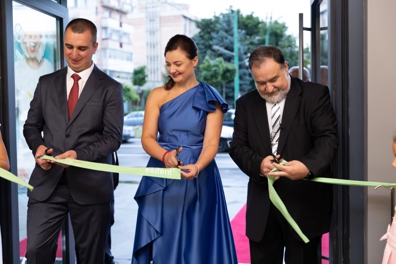 esdent-asaza-un-nou-zambet-frumos-si-sanatos-pe-fata-brasovului