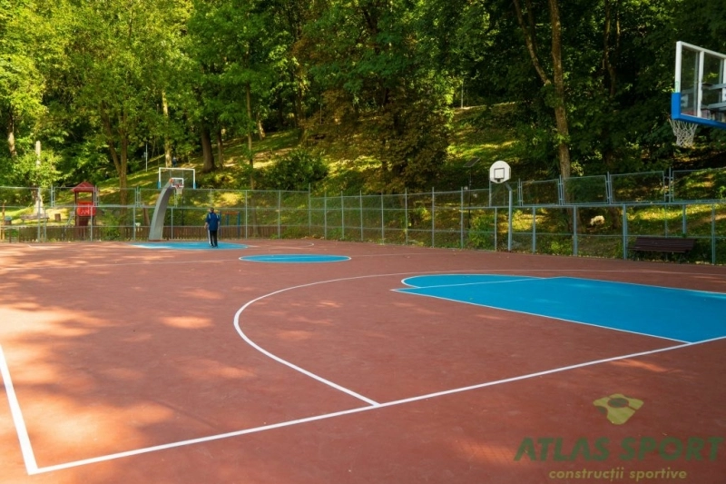 primaria-brasov-a-lansat-in-dezbatere-publica-regulamentul-care-permite-accesul-copiilor-in-curtea-scolii-in-afara-orelor-