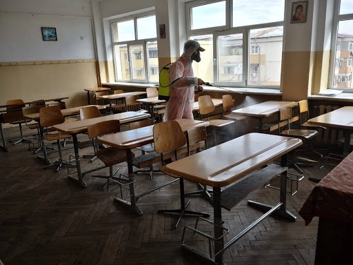primaria-realizeaza-dezinfectia-unitatilor-de-invatamant-pentru-inceperea-in-conditii-de-siguranta-a-scolii