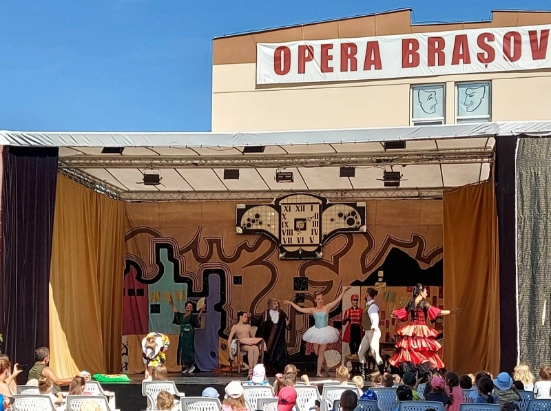 stagiunea-estivala-a-operei-brasov-continua-in-piata-sf-ioan-cu-un-spectacol-de-balet-pentru-copii