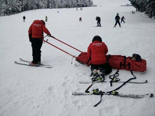 turisti-si-schiori-ramasi-blocati-dupa-inchiderea-partiilor