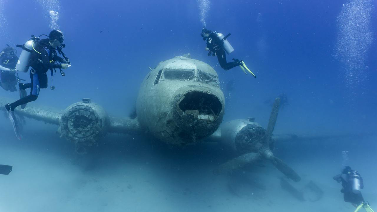 Plane (C-47 Dakota) 2