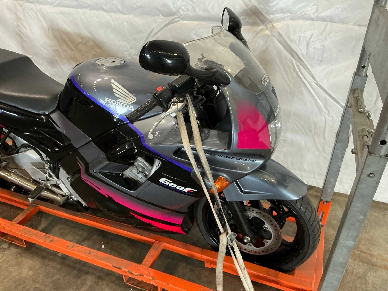 Honda CBR 600F Sport motorfiets (1992, 74 kW, 599 cc)