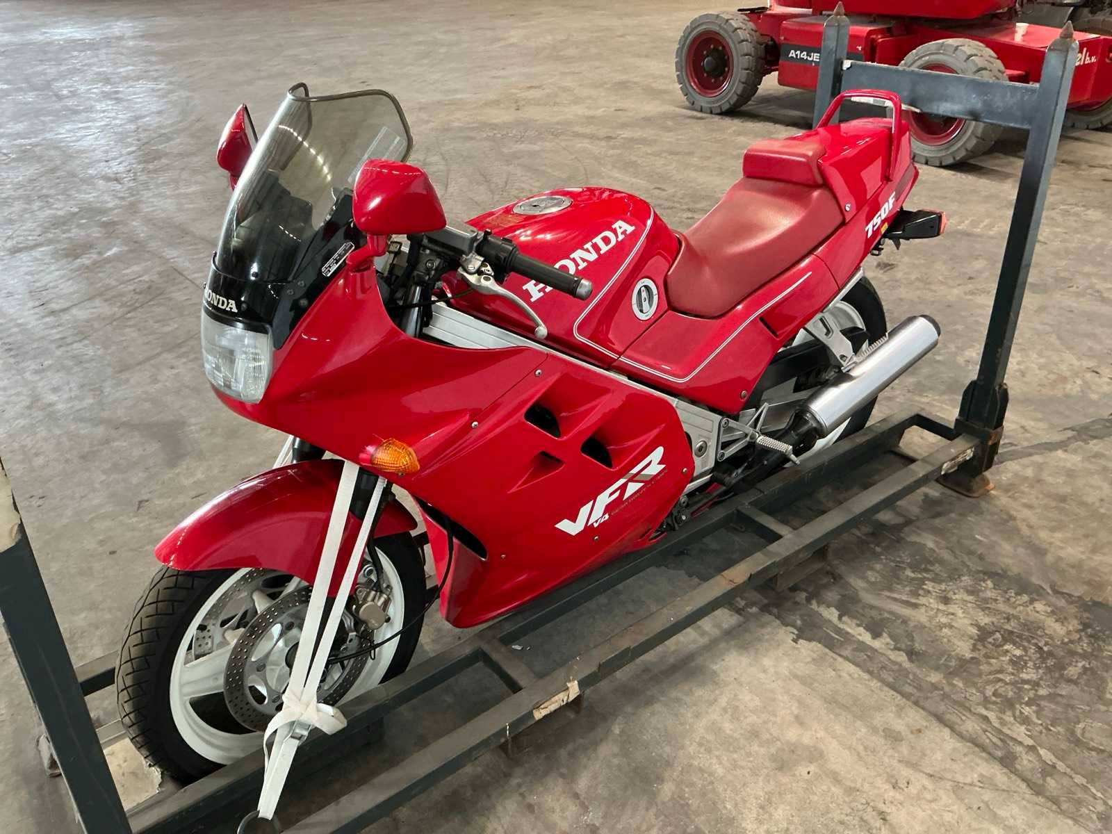 Honda VFR 750F motorfiets uit 1990, 25 kW, 742 cc