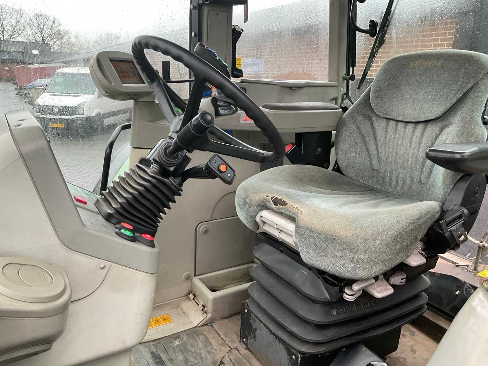 Fendt 920 Vario 4WD landbouwtractor uit 2001 met fronthef, luchtremmen en cabine