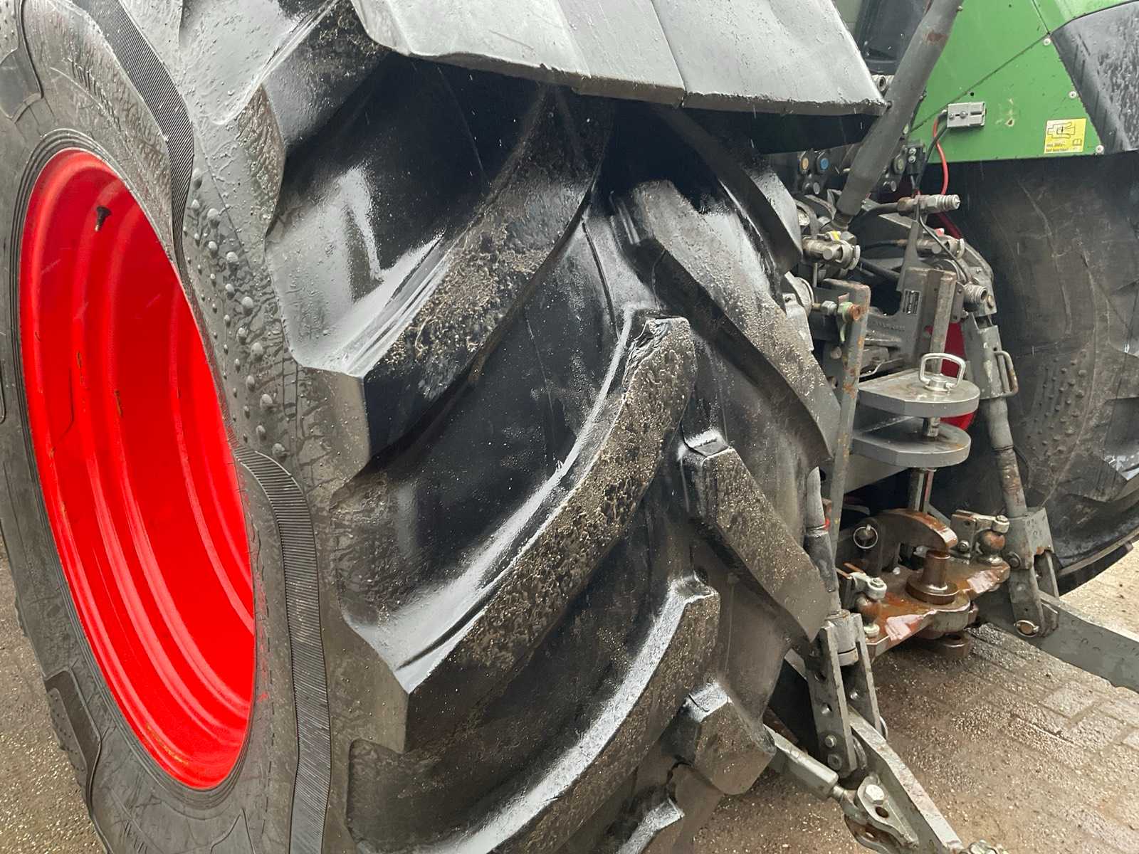 Fendt 920 Vario 4WD landbouwtractor uit 2001 met fronthef, luchtremmen en cabine
